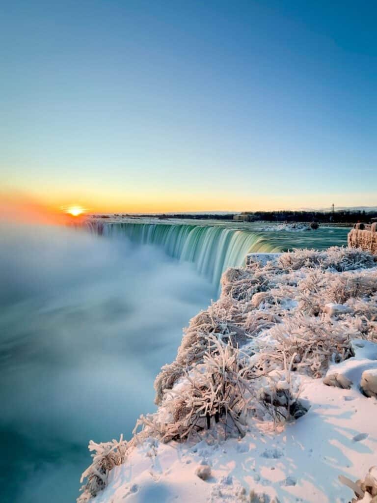 Visiting Niagara Falls? Here's the Best Time to Go